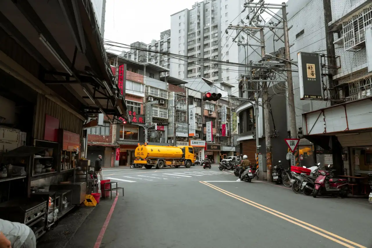 重庆LED显示屏边框定制与安装要点：西南地区工程客户实操参考
