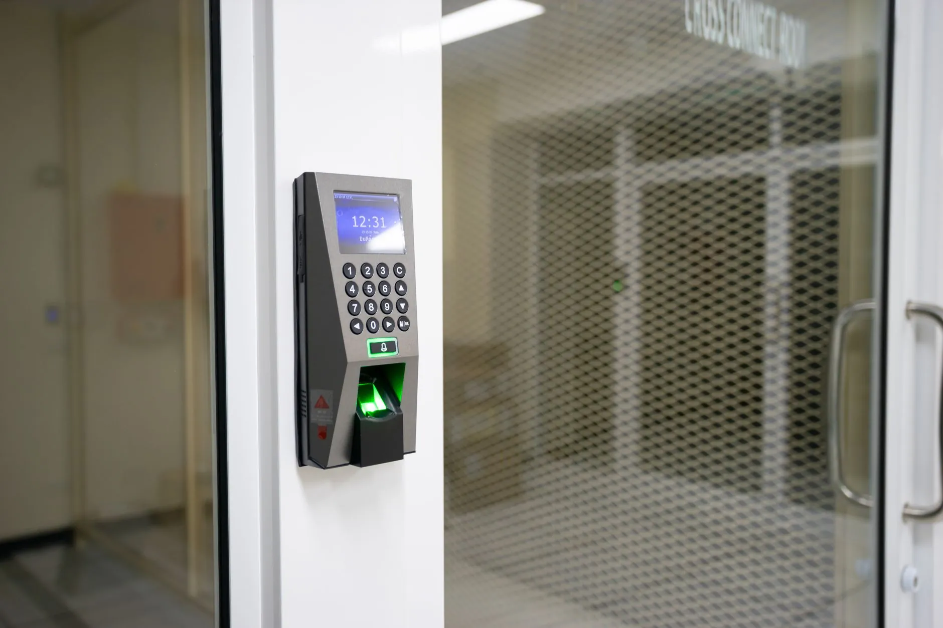 LED控制卡与电源在显示屏组装中的匹配方案及故障排查要点