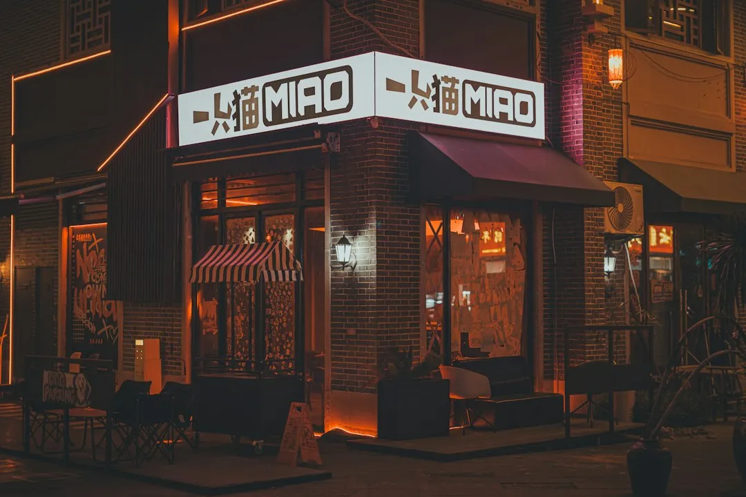 重庆LED显示屏边框选型要点及常见规格适配指南